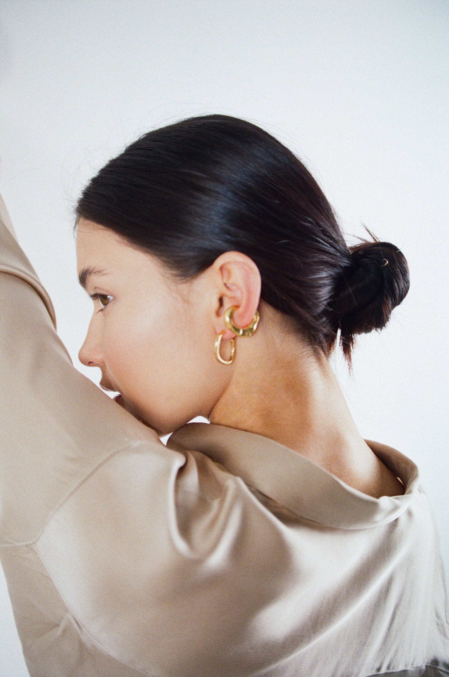 Structured Lūna Cuff Gold, Back Side