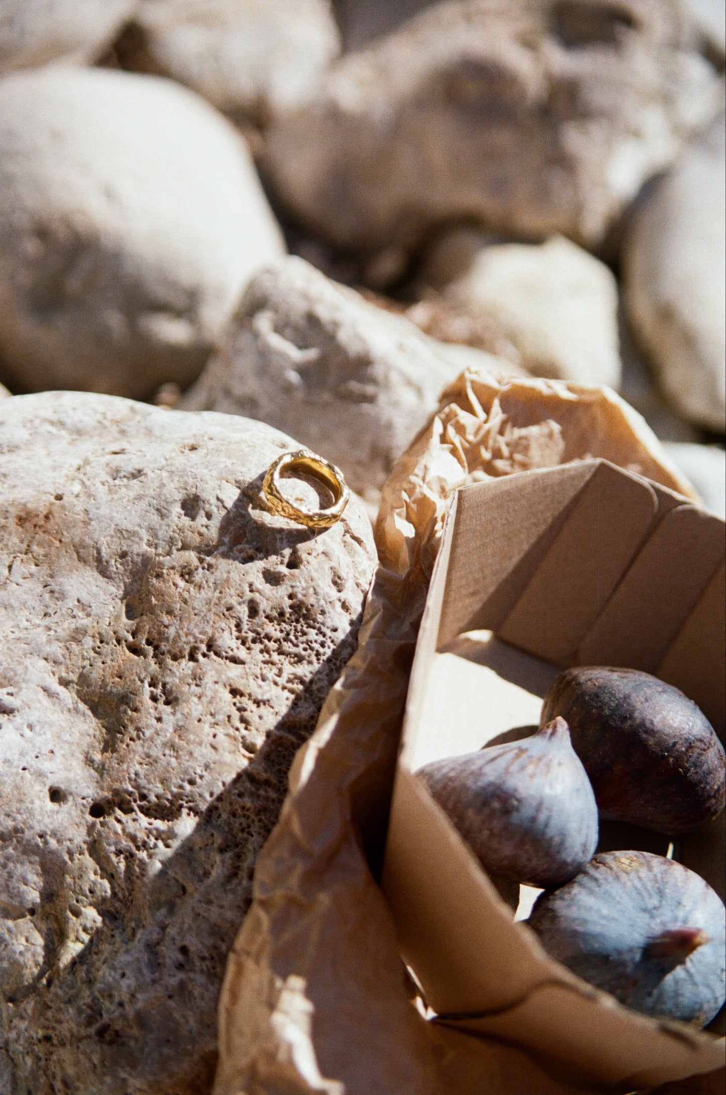 numi-kyiv-1049-Ring-Gold-Sophia-Collection